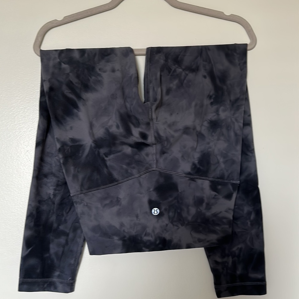LIKE-NEW lululemon highrise align 25” size:4